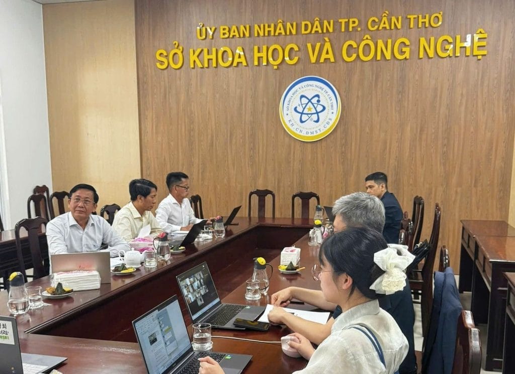 Ảnh buổi thảo luận giữa CTISE và Sở khoa học về K city
