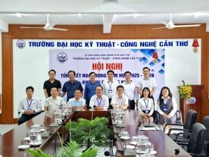 Đoàn đại biểu các bên chụp ảnh lưu niệm sau buổi làm việc